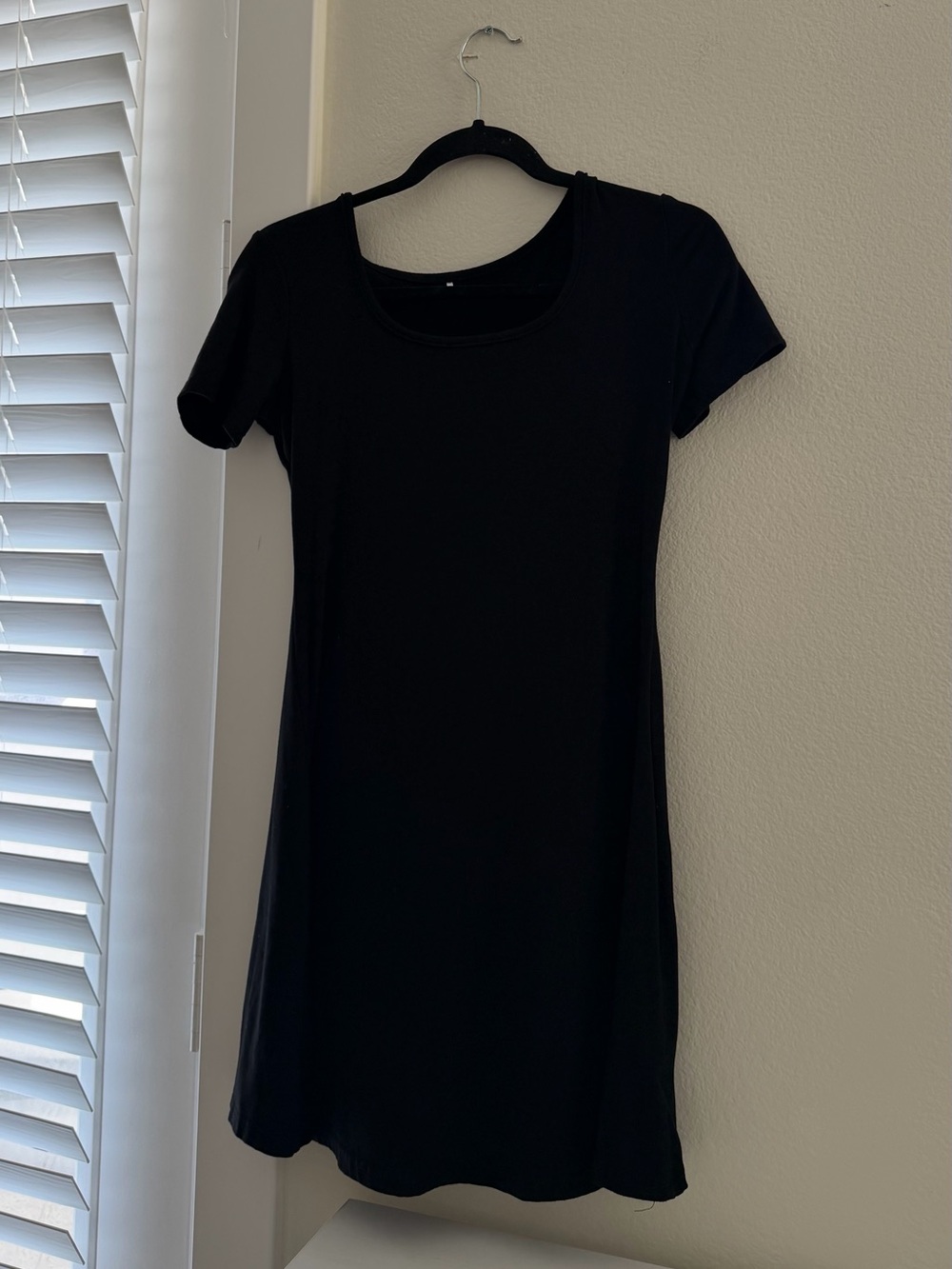Amazon Black Short-Sleeve Midi Dress
